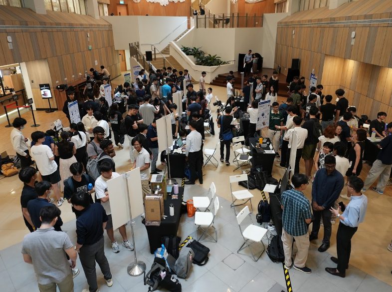Booth-style semi-finals exhibition in the atrium